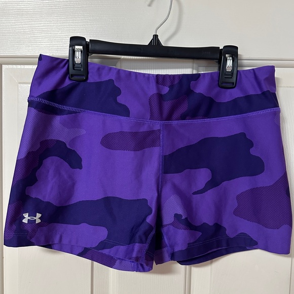 Under Armour HeatGear Mid Rise Shorty - Purple Camo - Picture 1 of 5